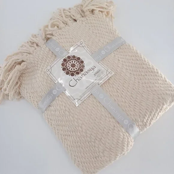 Contemporary Textured Knit Throw Blanket | 50"x60" | NWT | Super Soft Cream - Picture 2 of 5